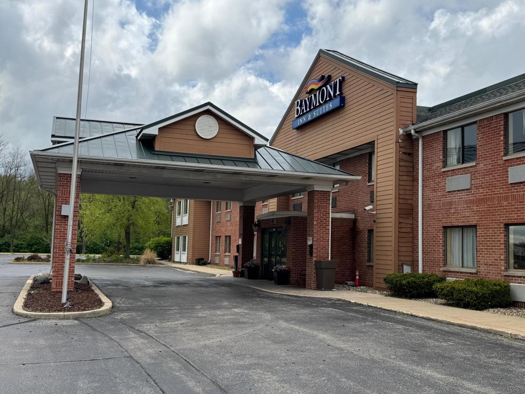 Baymont By Wyndham Mishawaka South Bend Area Hotel Exterior foto